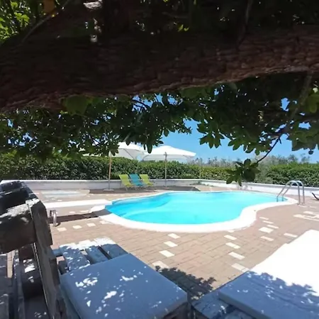 Ferienwohnung Mama' Relax 1 A Un Passo Dal Mare Con Piscina Melpignano Exterior foto